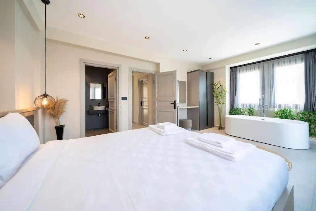 Havuzlu Korunakli Oezel Villa Fethiye