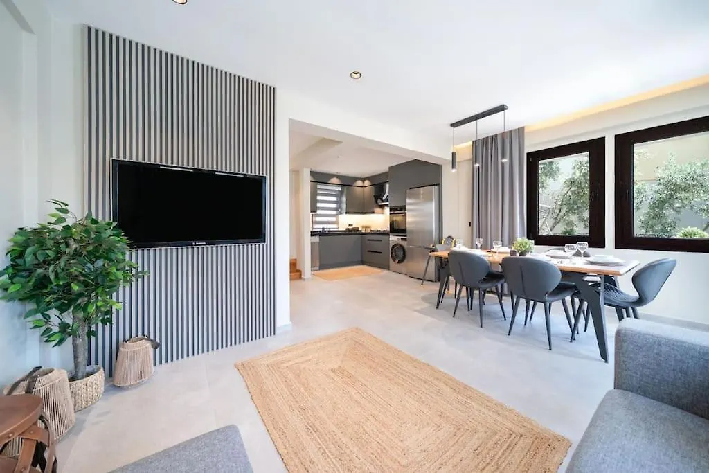 Havuzlu Korunakli Oezel Villa Fethiye